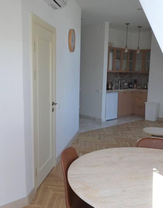 Luxury With A Balcony And View In Old Town Huoneisto