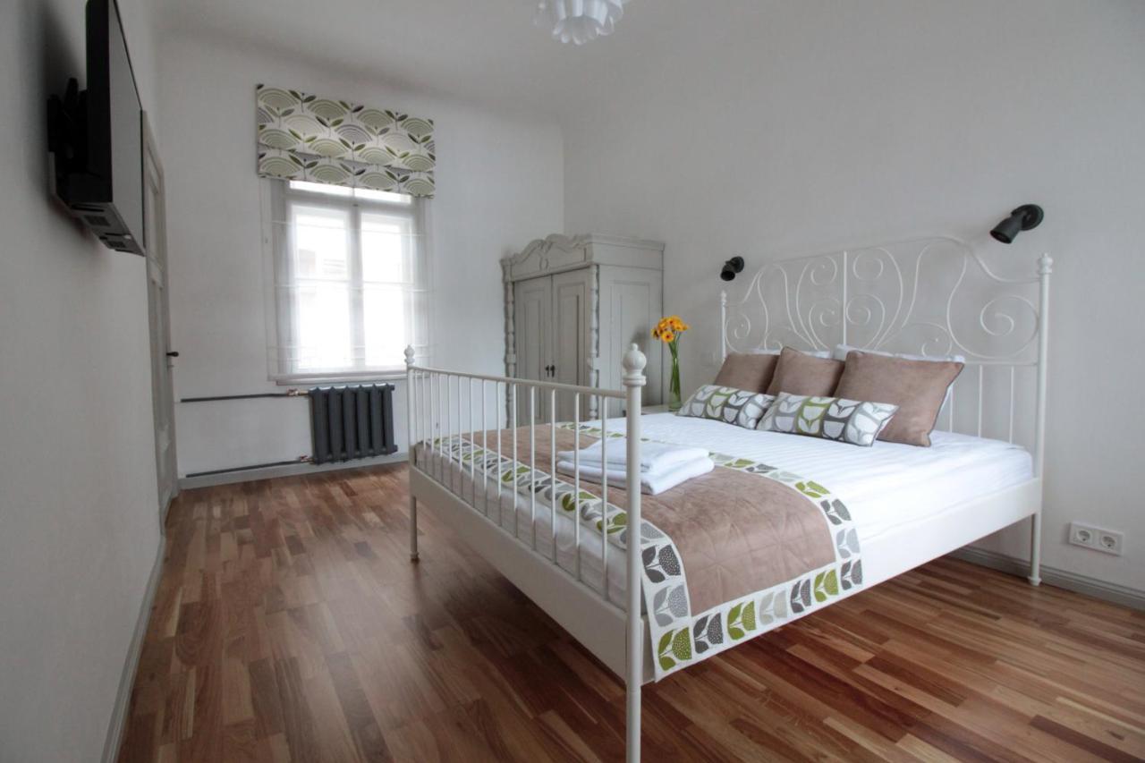 Charming 1br With Bath In Quiet Center Of *