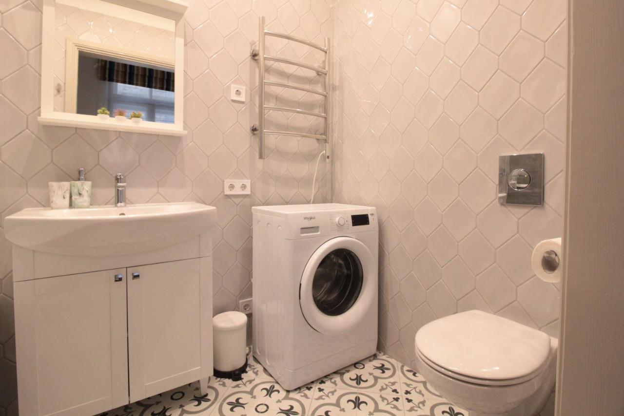 Charming 1br With Bath In Quiet Center Of *