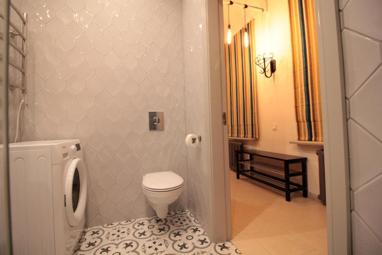 Charming 1br With Bath In Quiet Center Of Apartment