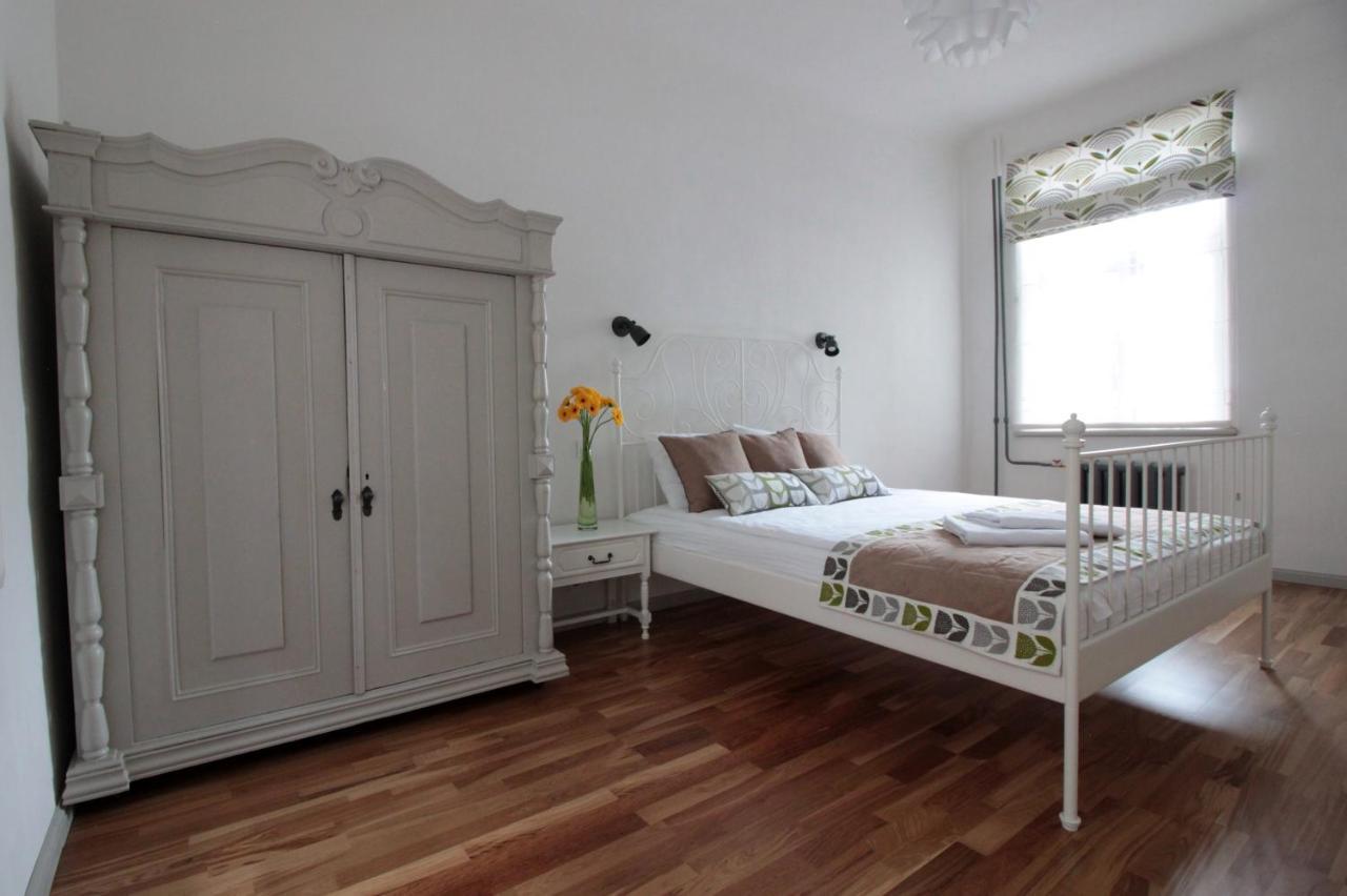 Charming 1br With Bath In Quiet Center Of Apartment