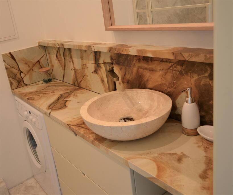Huoneisto Luxury With A Balcony And View In Old Town Riika