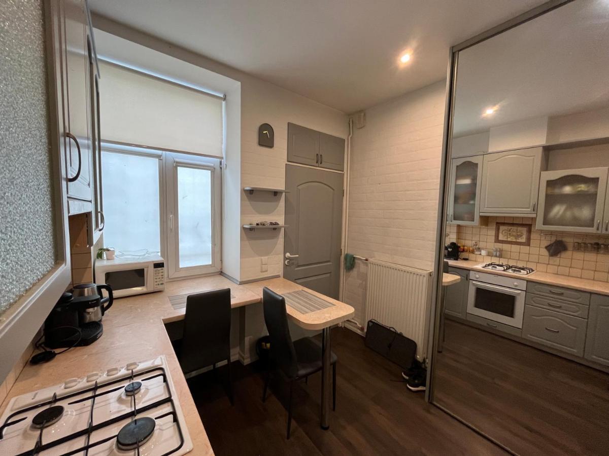 Kingsize Bed Self Check In & Smart Tv And Parking Apartment Riga