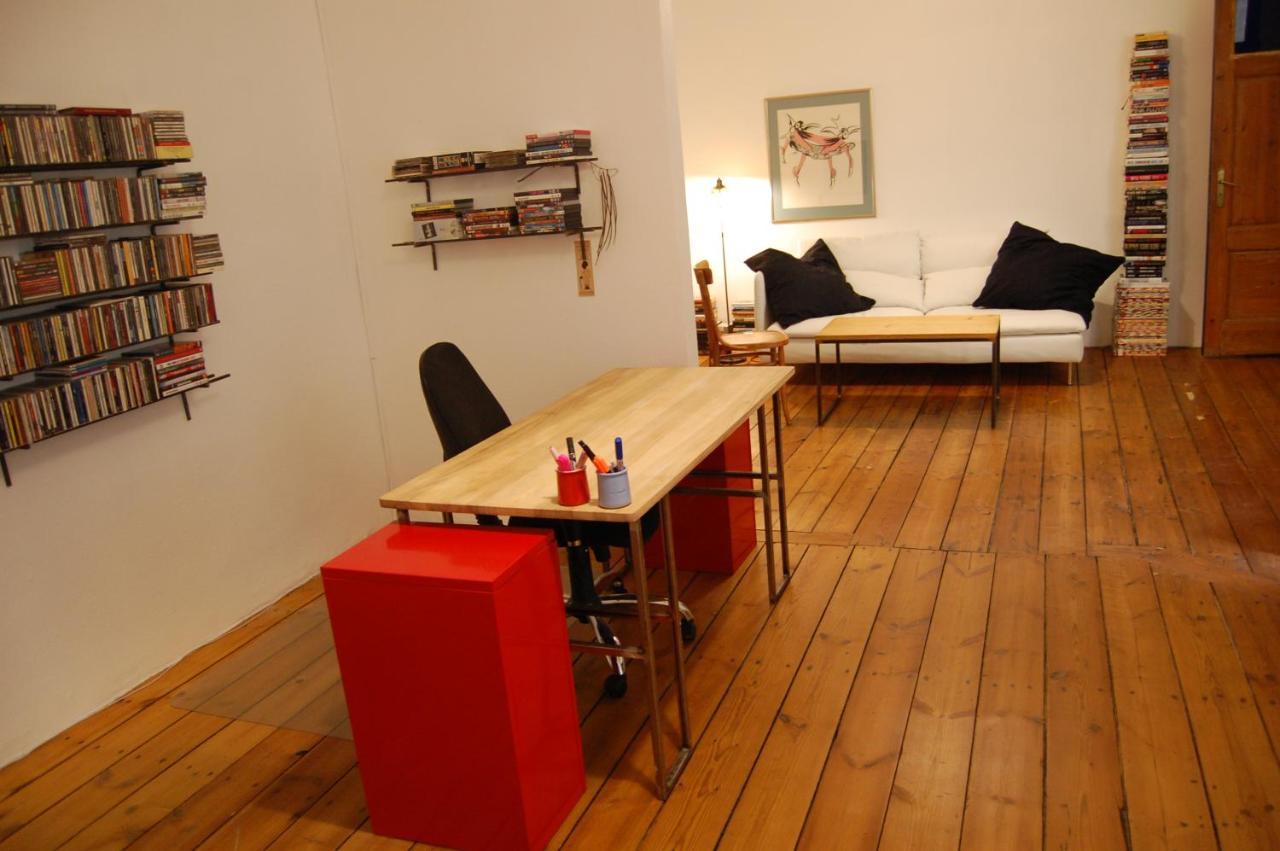 Quiet Old Town Apartment *