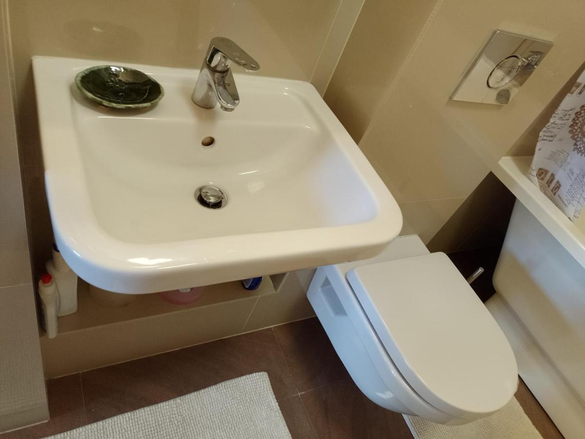Premium Class Apartment, Free Parking, Maximum 5 Guests, 2 Bedrooms, 3 Beds Butas Riga