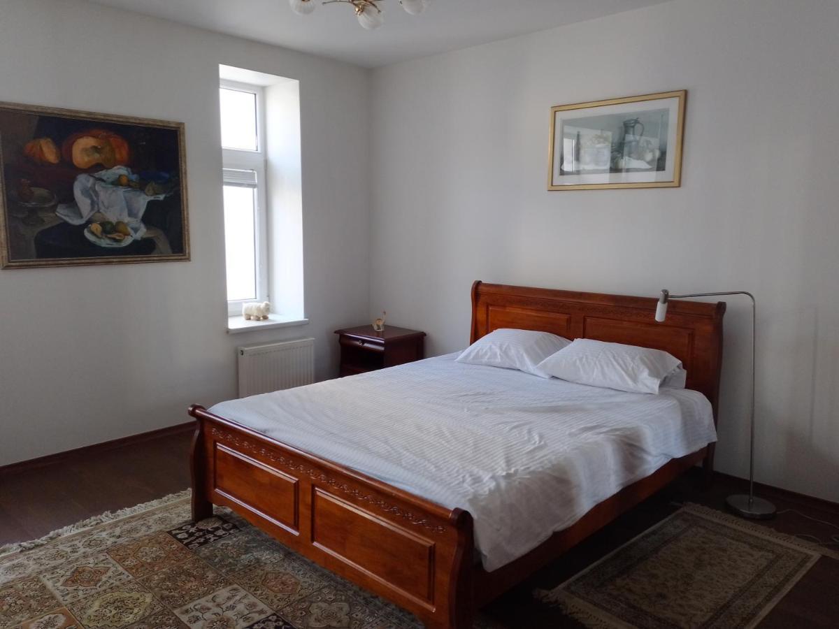 Premium Class Apartment, Free Parking, Maximum 5 Guests, 2 Bedrooms, 3 Beds * Riga