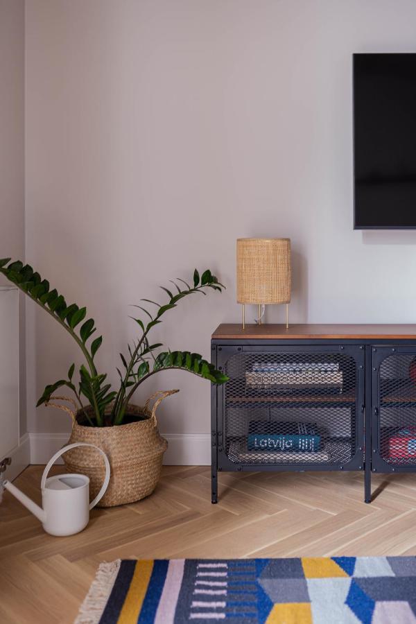 Spacious Brand New Modern In Old Town Apartment