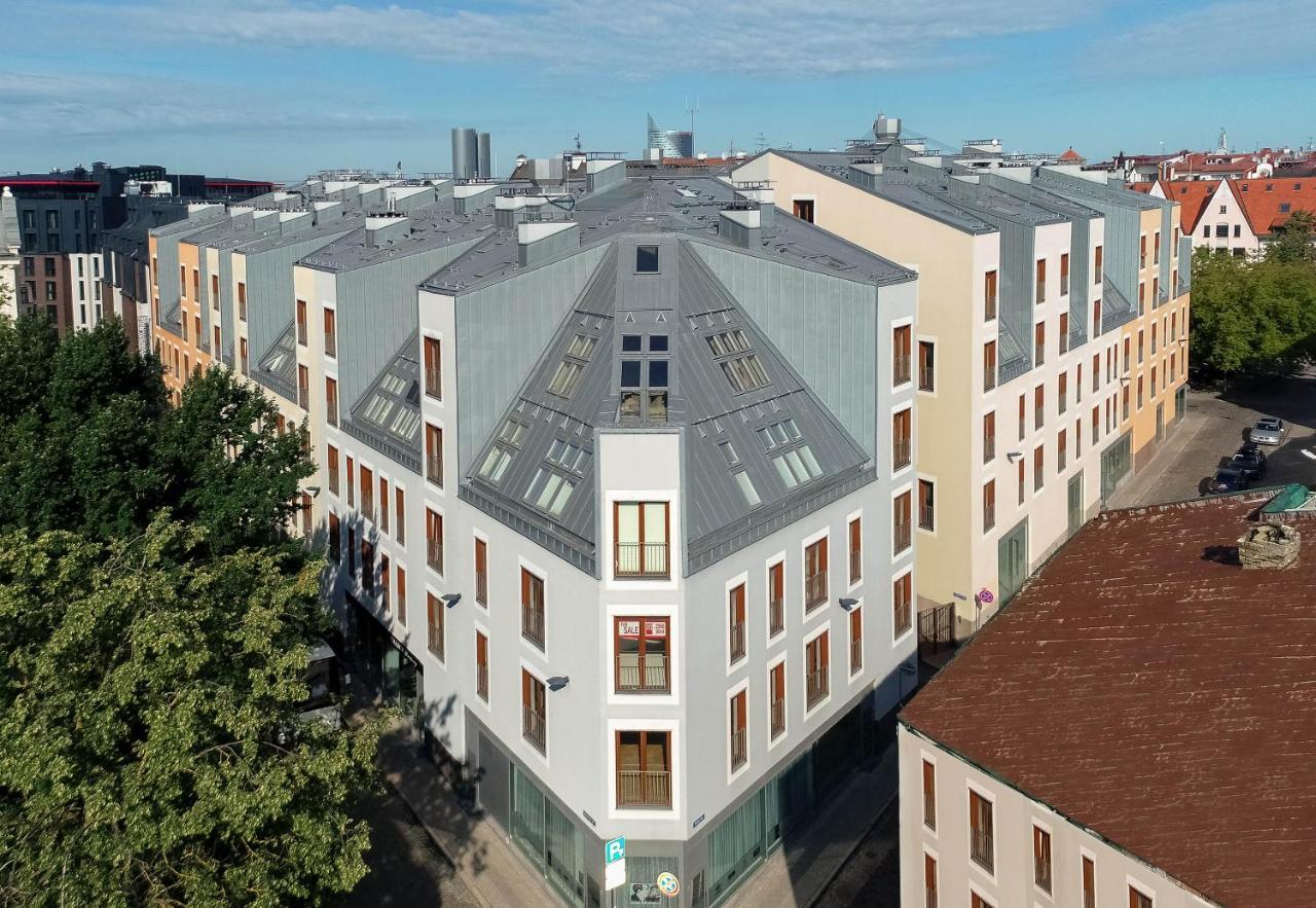 Spacious Brand New Modern In Old Town Apartment *