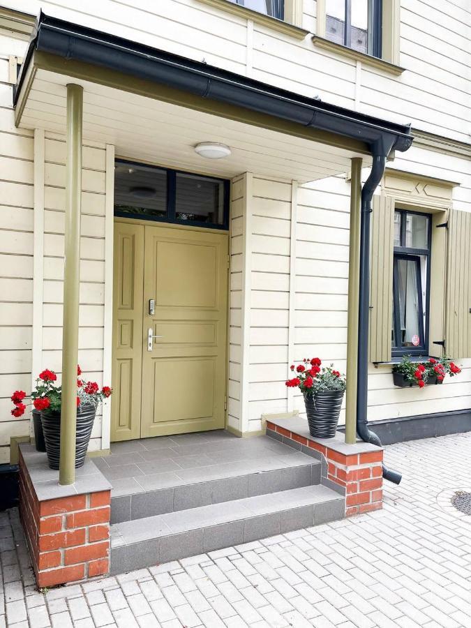 Bright Spacious In With Free Parking Riga