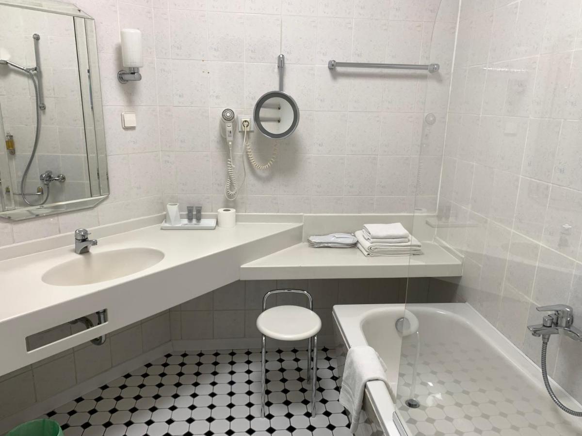 Boutique Kristofs Khách sạn 3*