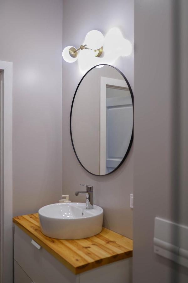 Spacious Brand New Modern In Old Town Apartment