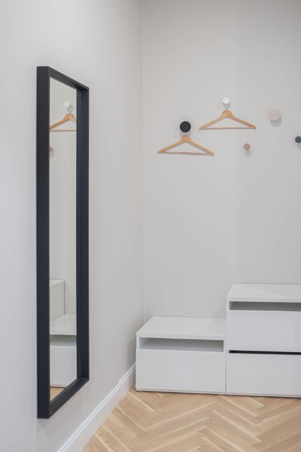 Spacious Brand New Modern In Old Town *