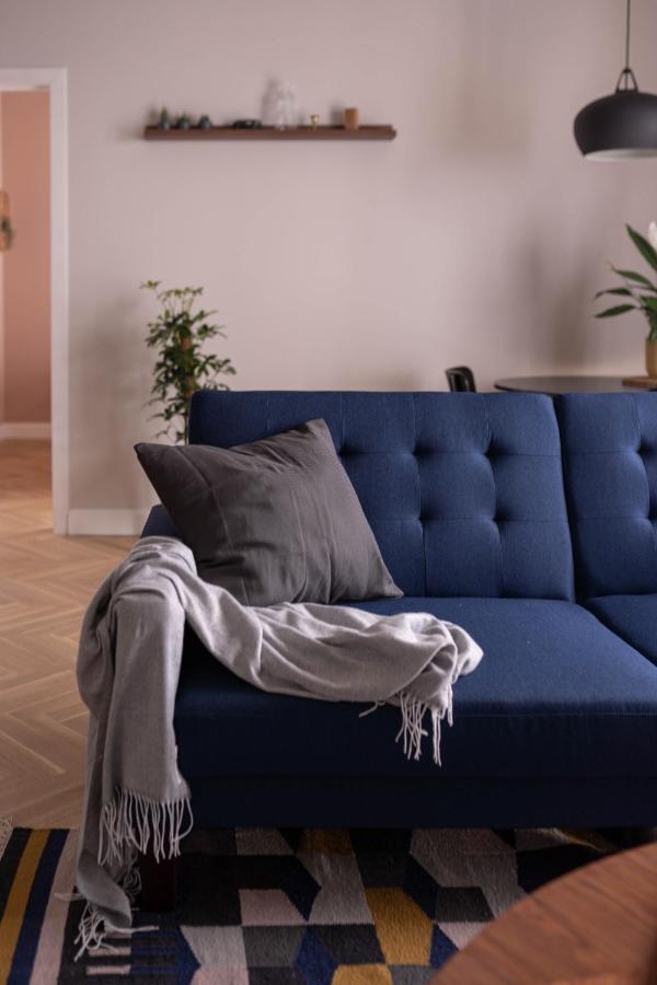 Spacious Brand New Modern In Old Town Apartment *