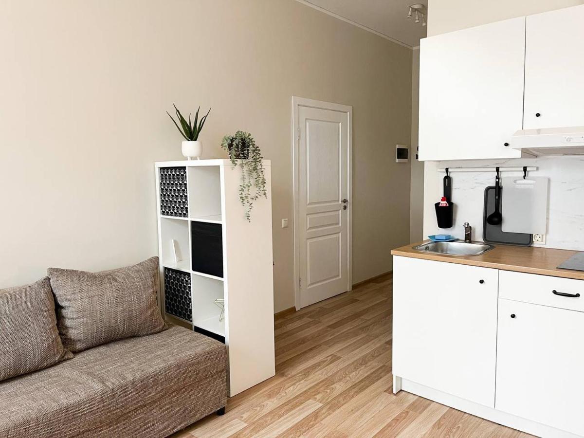 Bright Spacious In With Free Parking *