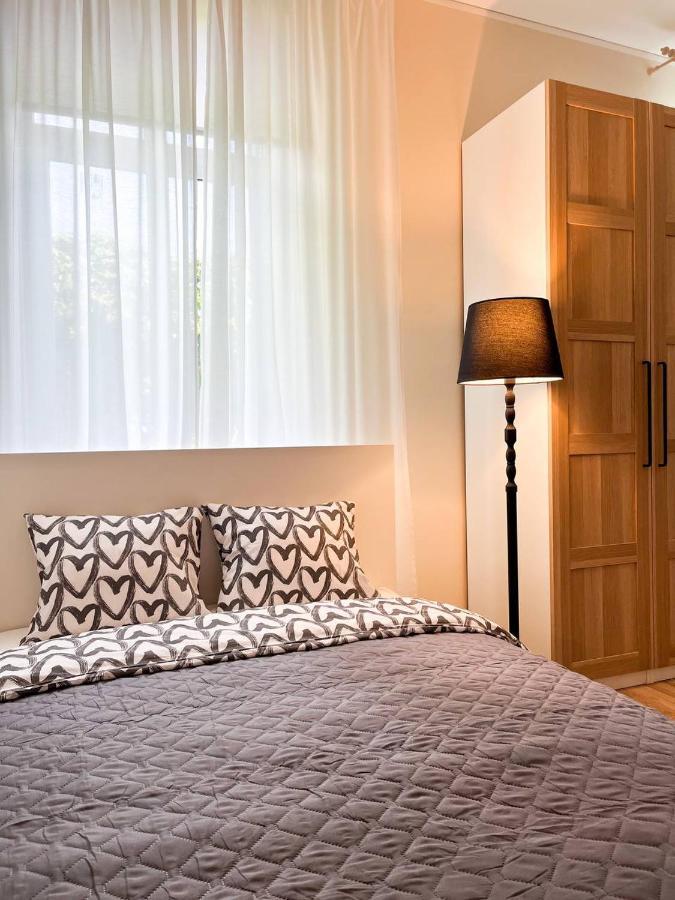 Bright Spacious In With Free Parking Apartment Riga