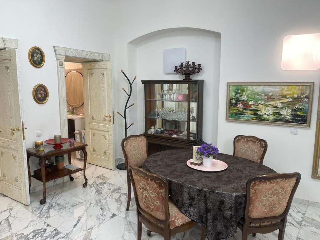 Center In Old Town Apartment