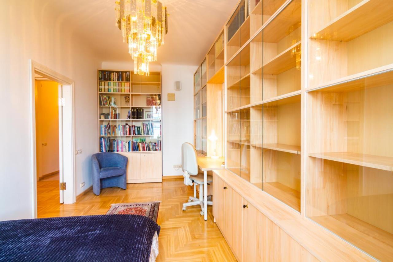 Classic Style In The Center Of Apartment