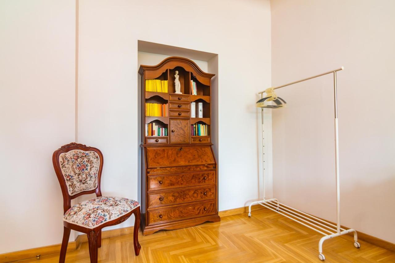 Classic Style In The Center Of Apartment *