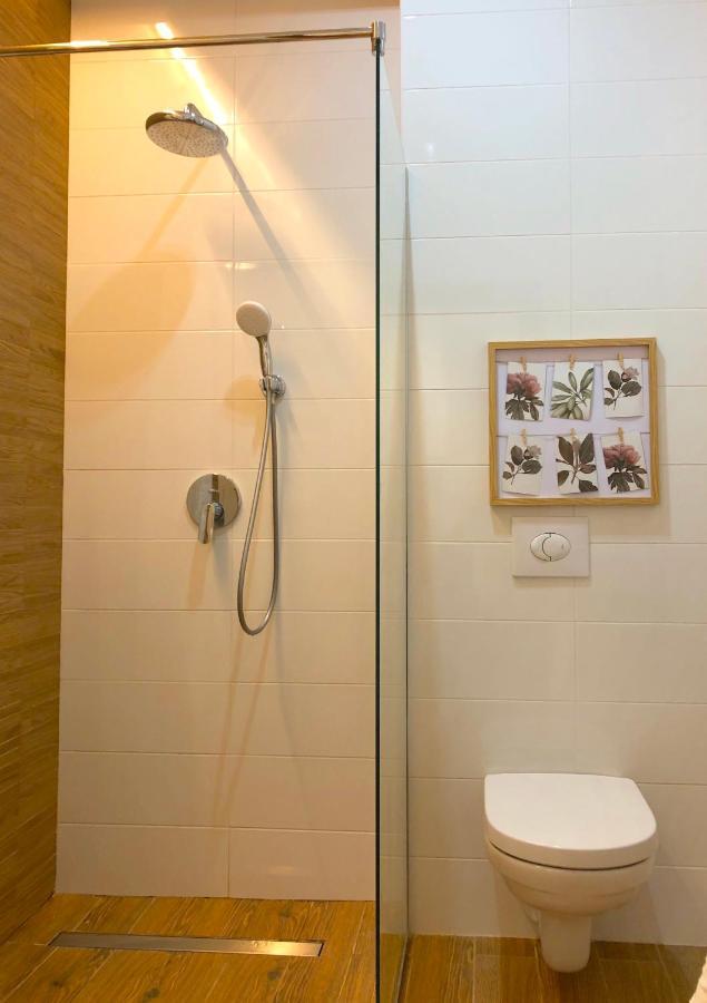 Apartment Centrally Located Overlooking Vermanes Park