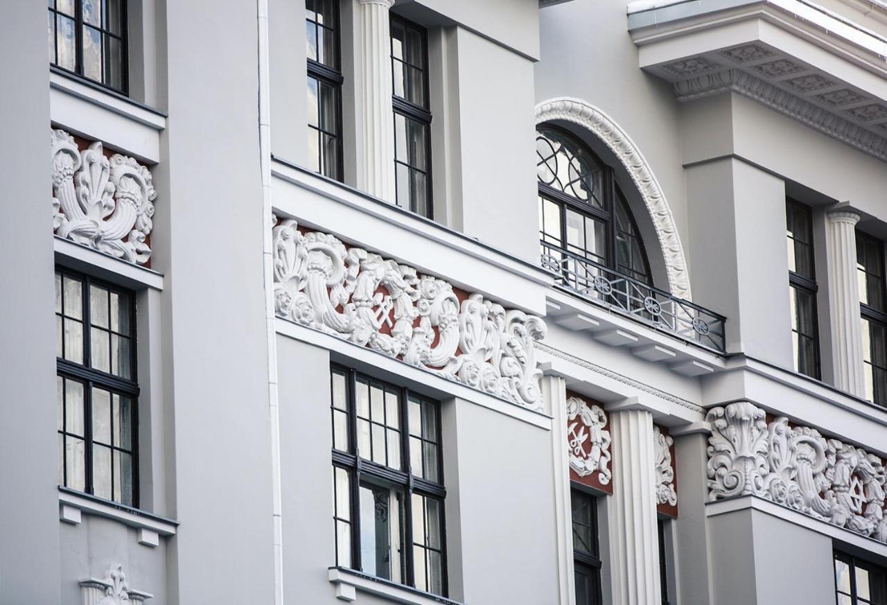 Apartment Centrally Located Overlooking Vermanes Park Riga