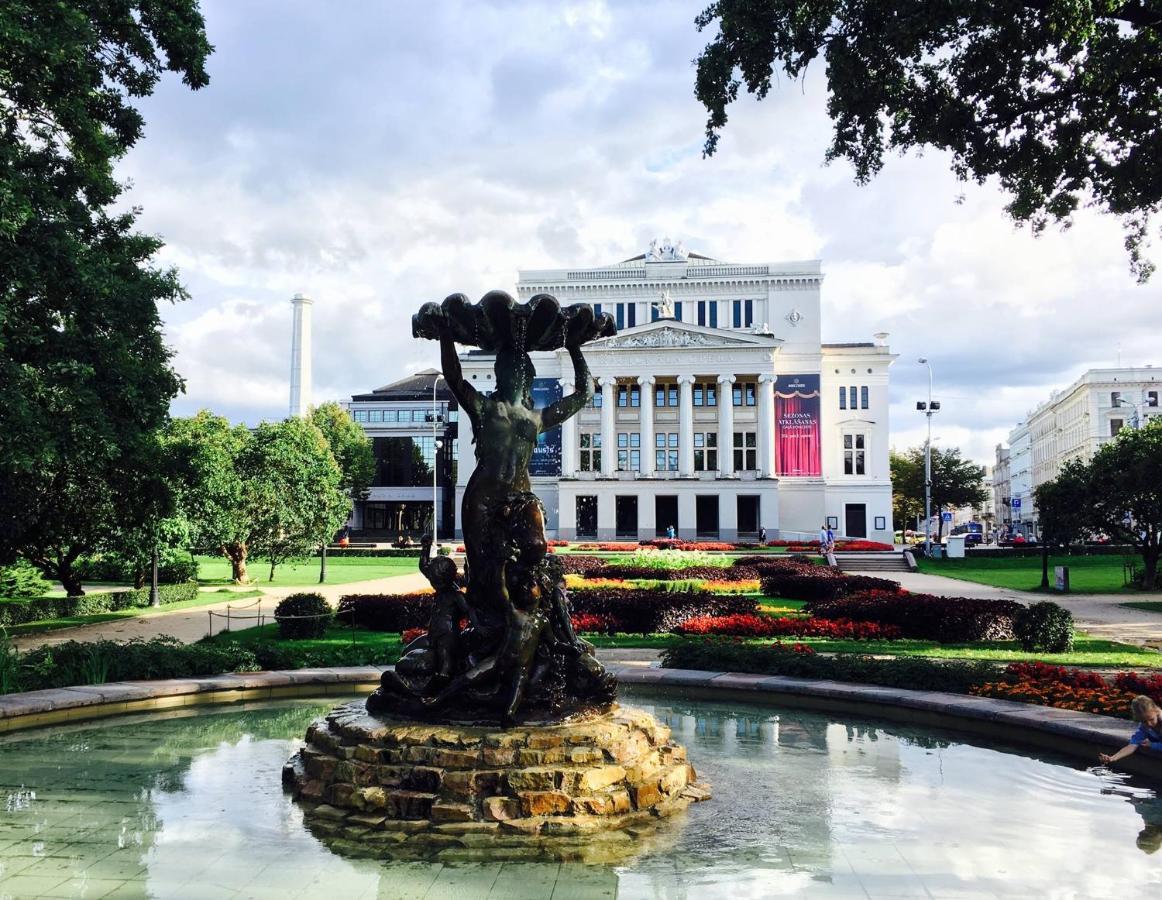 Centrally Located Overlooking Vermanes Park Dzīvoklis