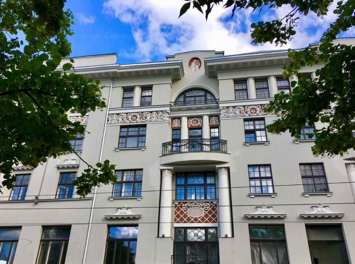 Centrally Located Overlooking Vermanes Park * Riga