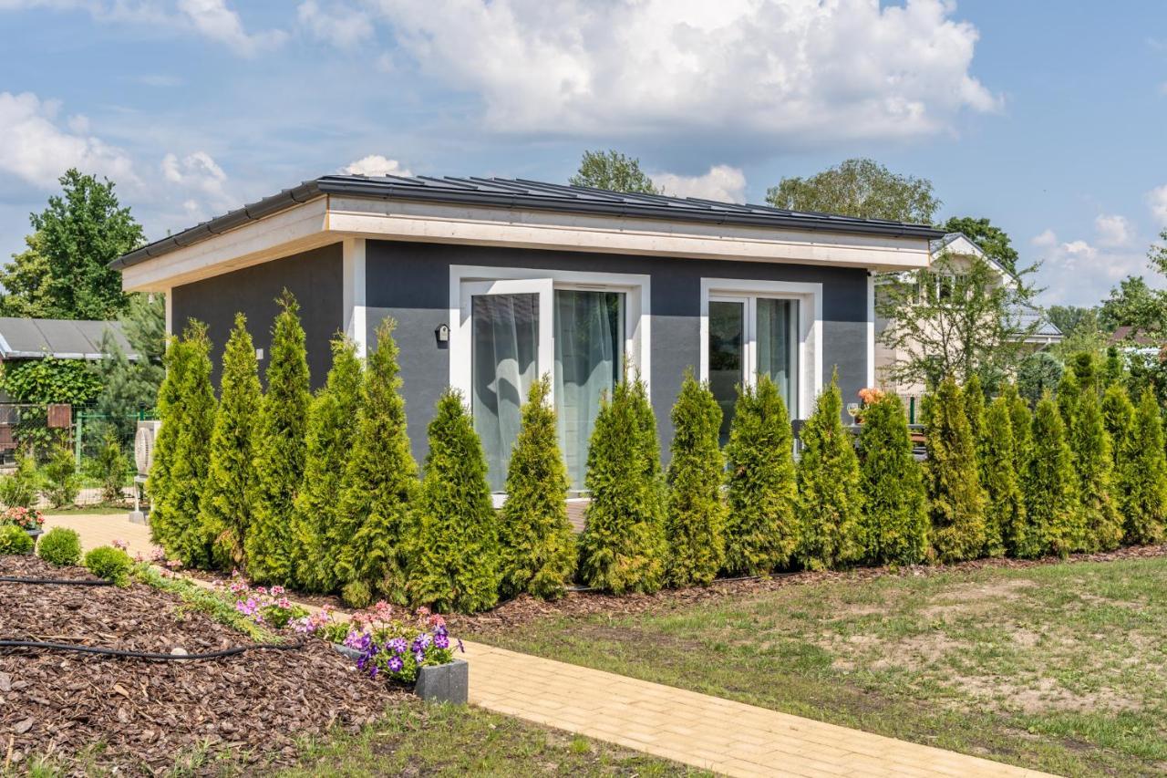 Family Garden House With Free Private Parking & Playground Vakantiehuis *