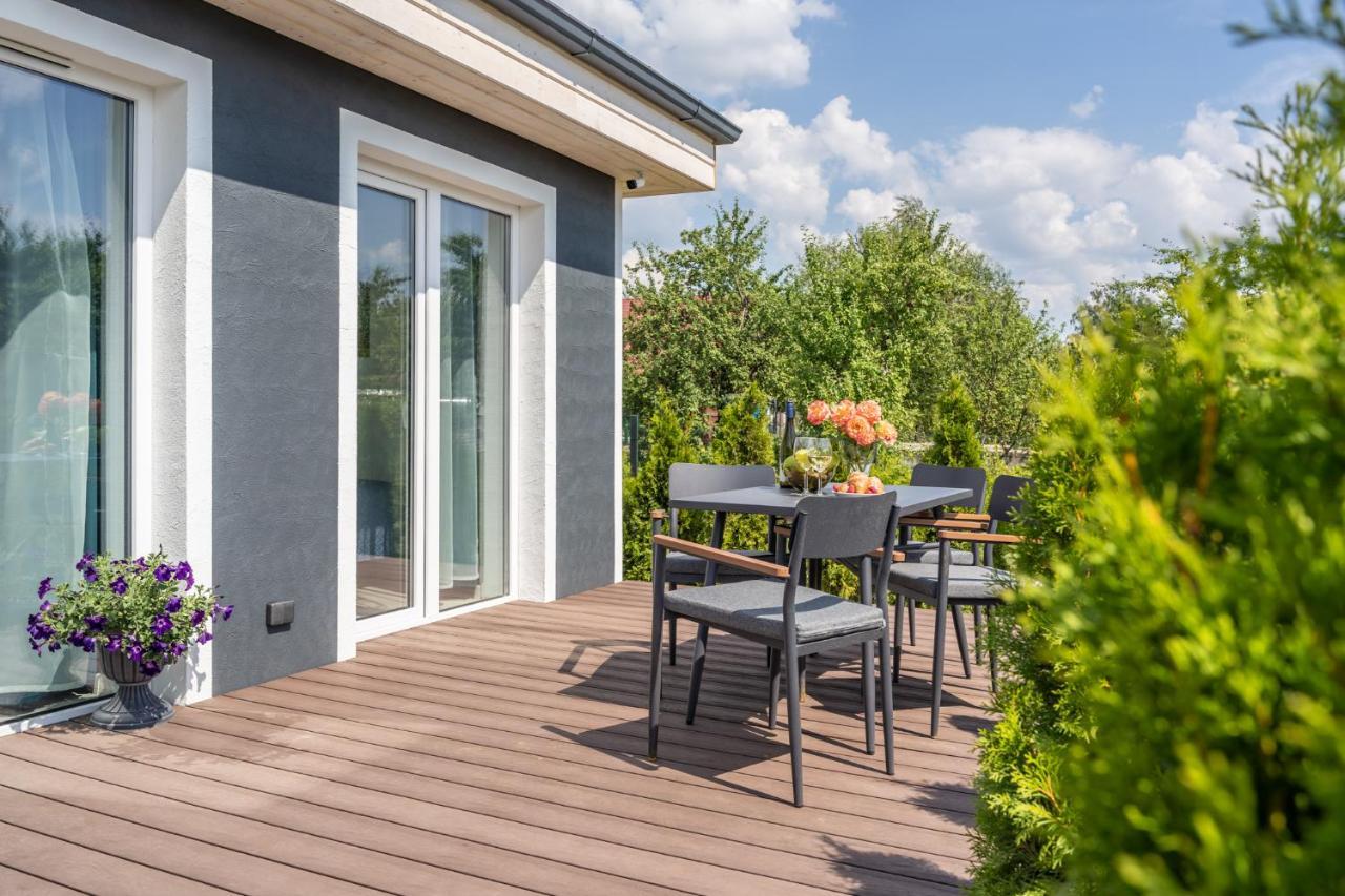 Family Garden House With Free Private Parking & Playground Vakantiehuis Riga