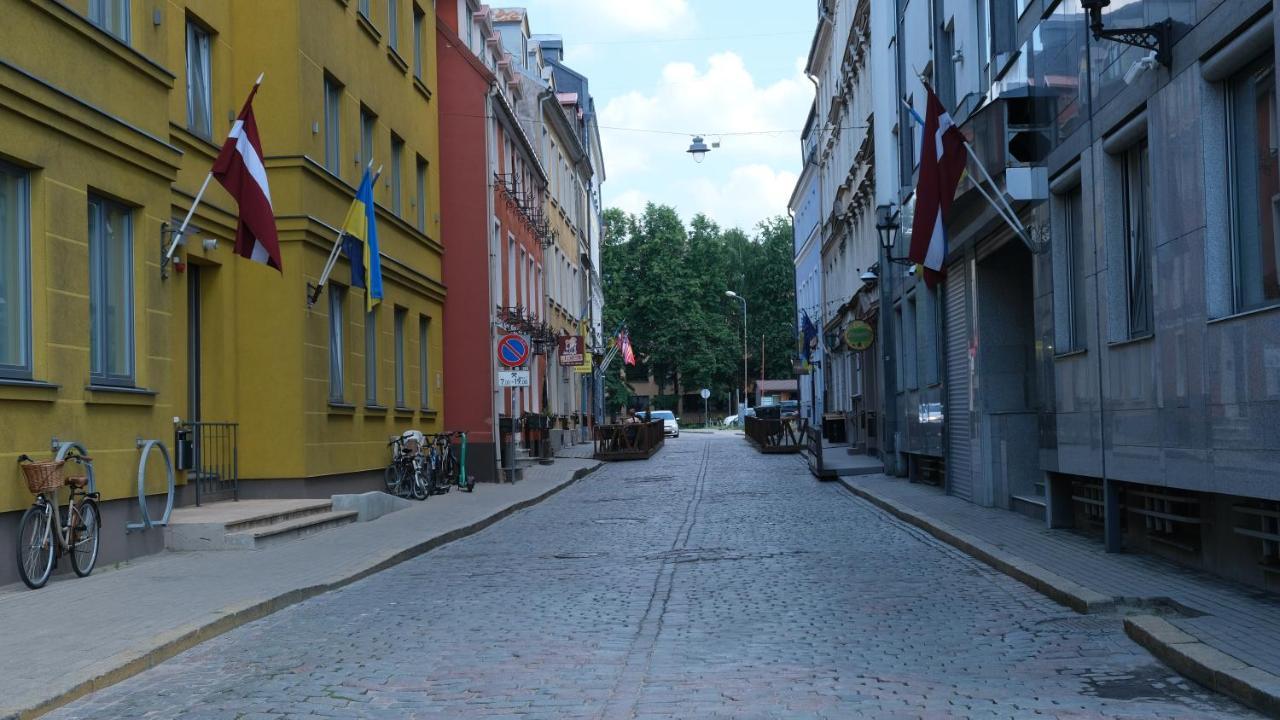 Classic 2-room In Old Town Apartment *