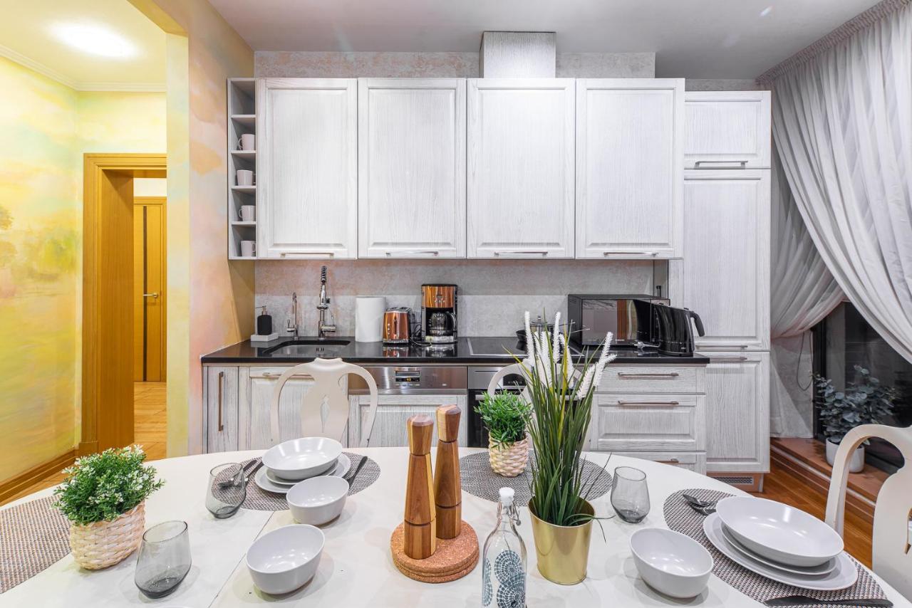 Luxury In The Old Town Apartment *