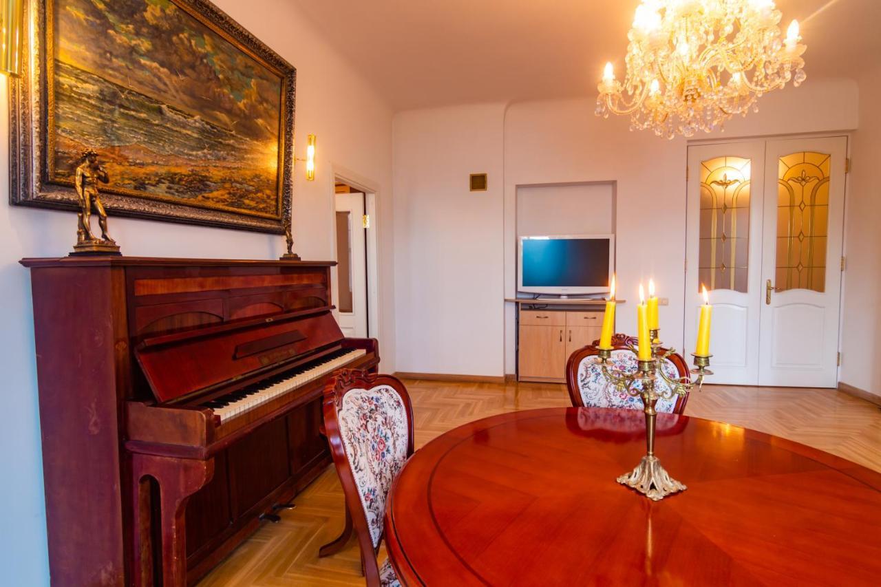 Classic Style In The Center Of Apartment *