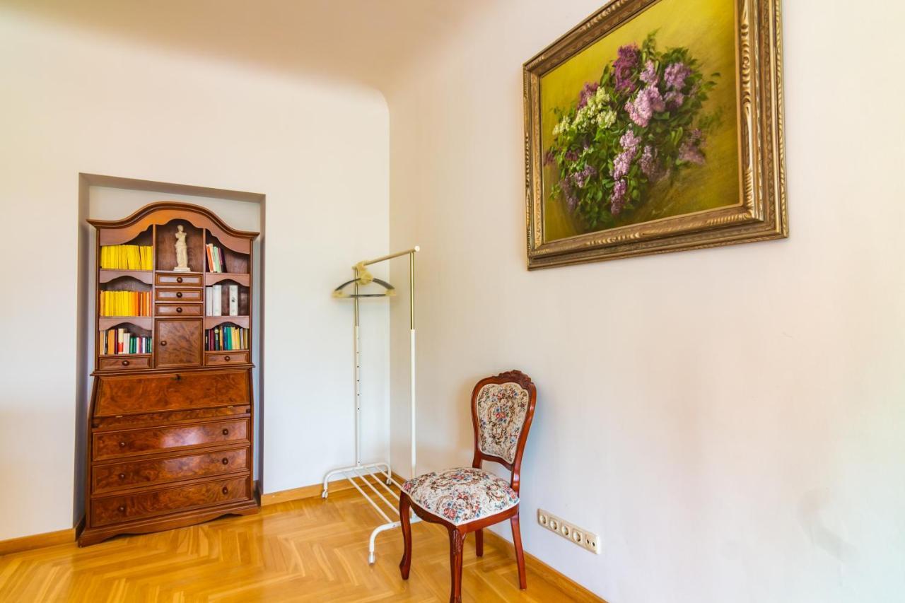 Classic Style In The Center Of