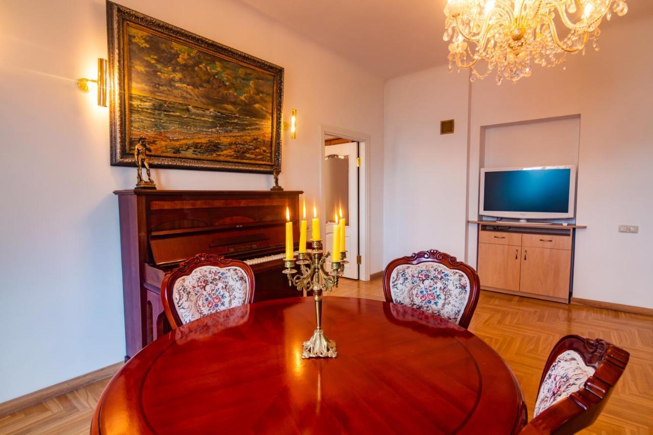 Apartment Classic Style In The Center Of
