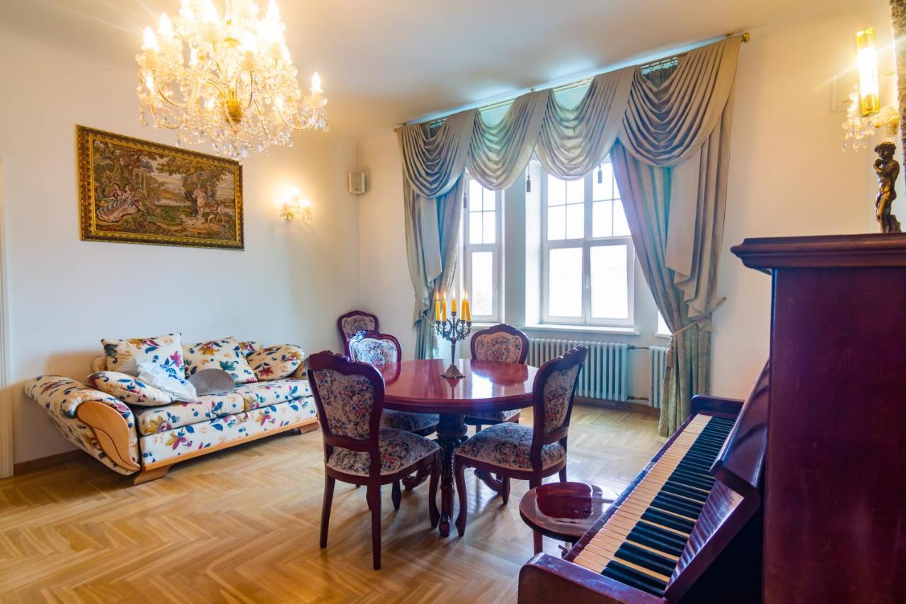 Classic Style In The Center Of *