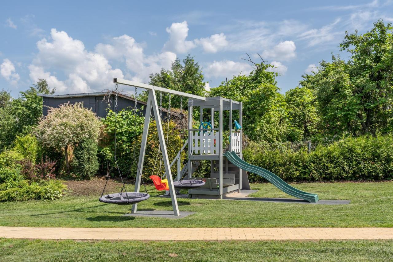 Family Garden House With Free Private Parking & Playground Riga