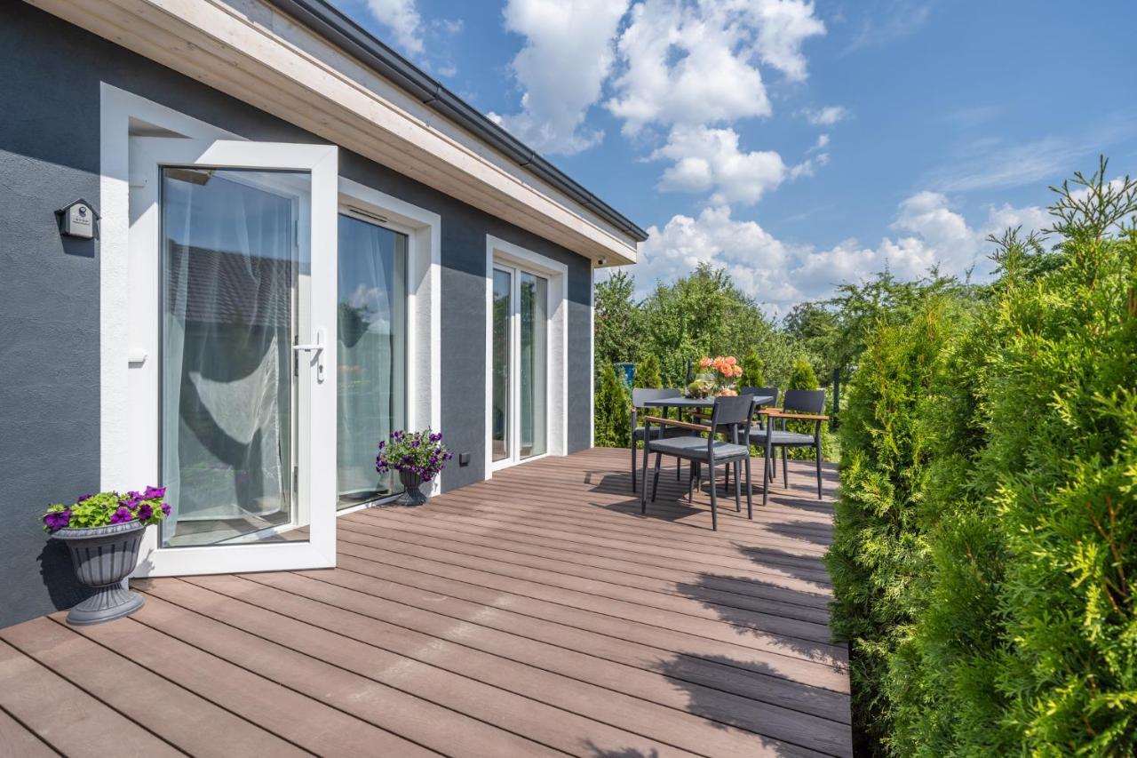 Family Garden House With Free Private Parking & Playground Holiday home
