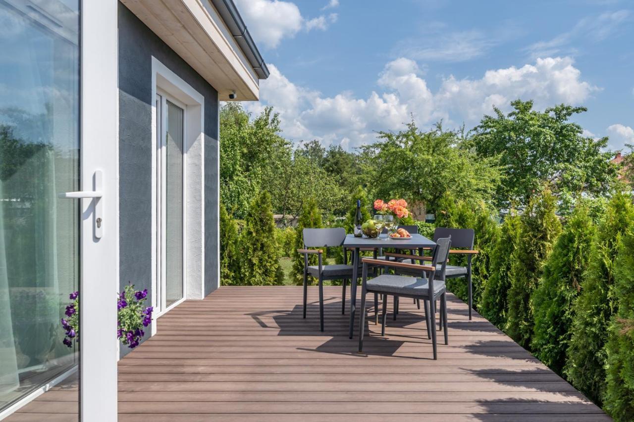 Family Garden House With Free Private Parking & Playground Holiday home