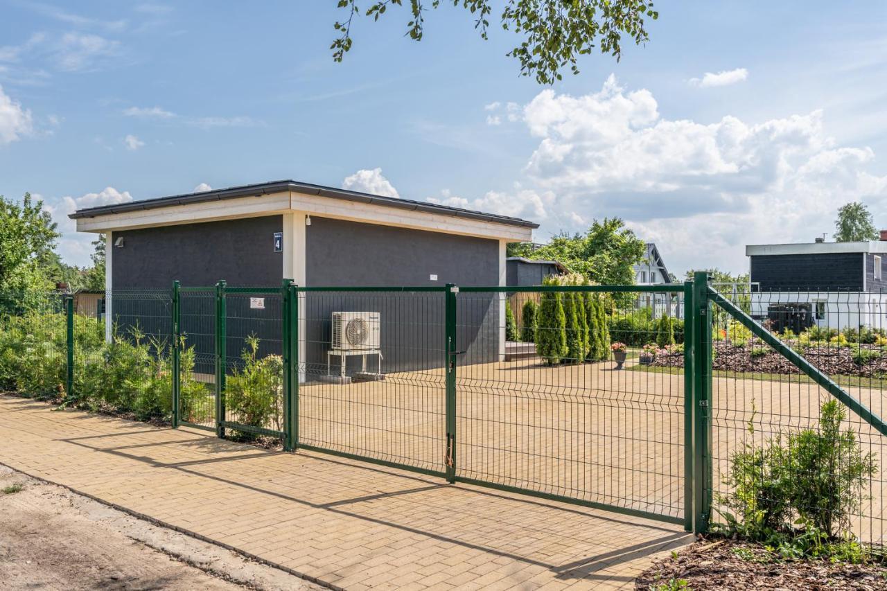 Family Garden House With Free Private Parking & Playground