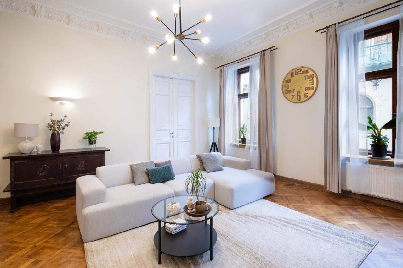 Old Modern And Spacious 2 Bedroom Huoneisto *