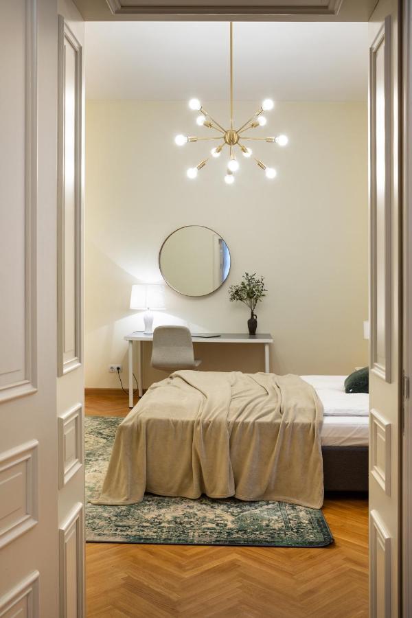 Huoneisto Old Modern And Spacious 2 Bedroom
