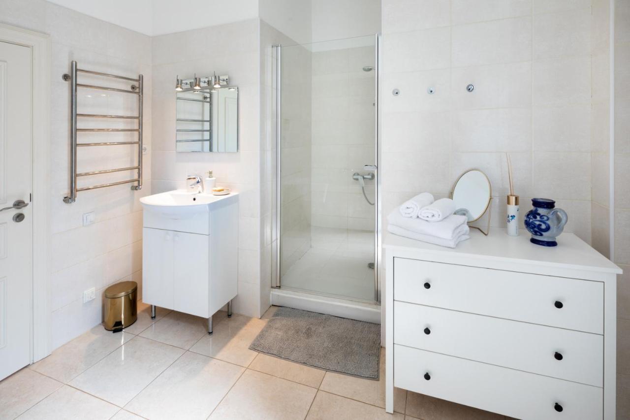 Old Modern And Spacious 2 Bedroom Huoneisto