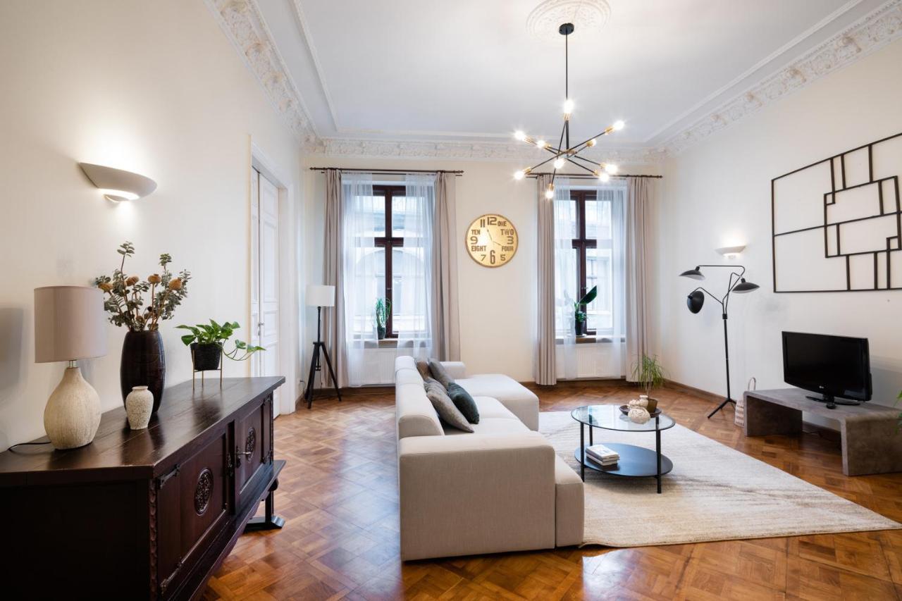 Old Modern And Spacious 2 Bedroom Huoneisto *