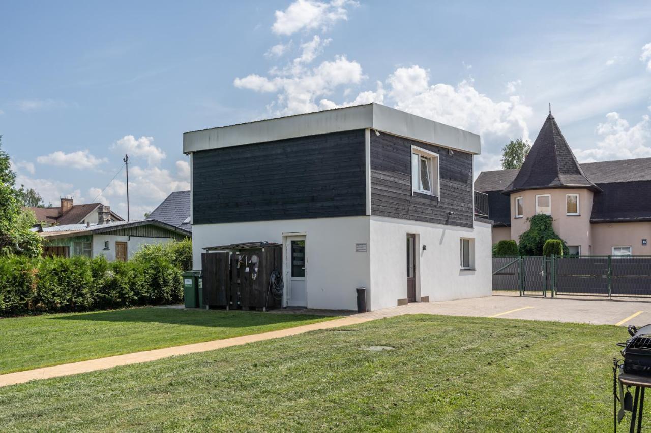 Family Garden With Free Private Parking & Playground Dzīvoklis *