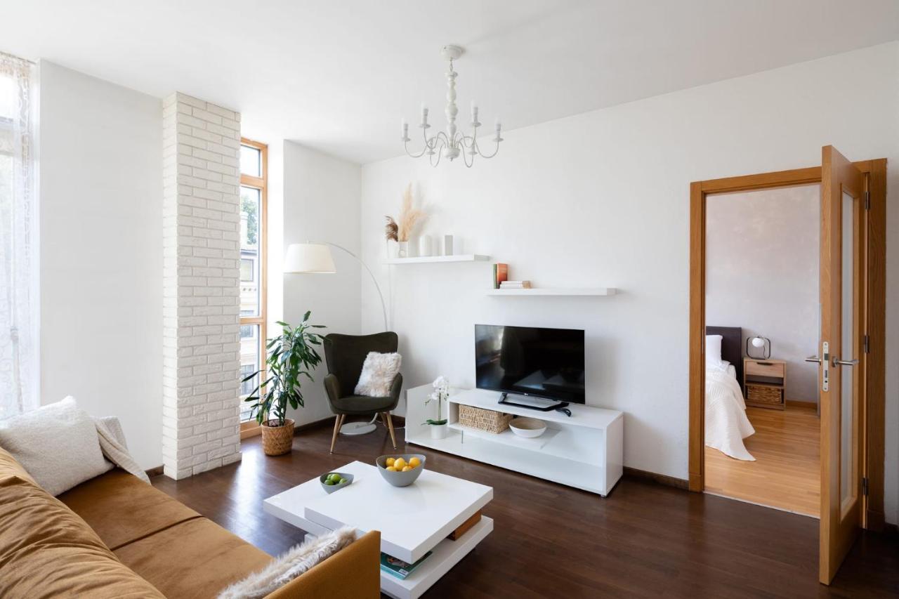Huoneisto Ziedondarza Park One Bedroom With Balcony *