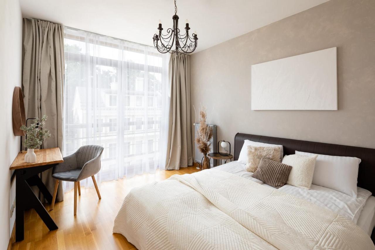 Huoneisto Ziedondarza Park One Bedroom With Balcony Riika