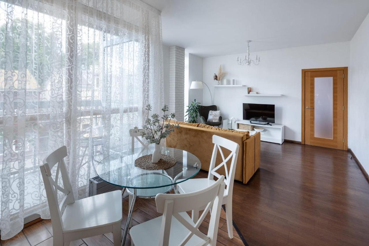 Ziedondarza Park One Bedroom With Balcony Huoneisto *
