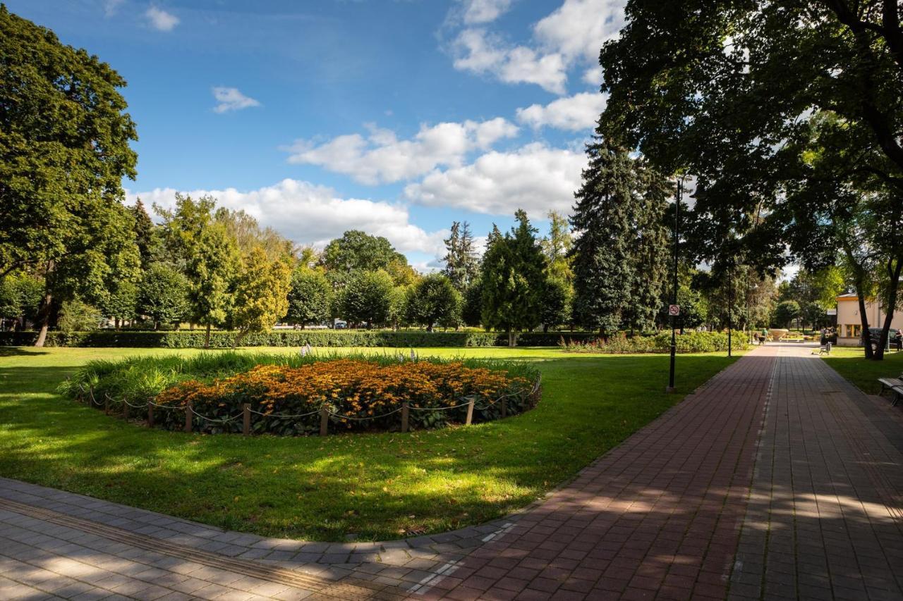 Huoneisto Ziedondarza Park One Bedroom With Balcony Riika