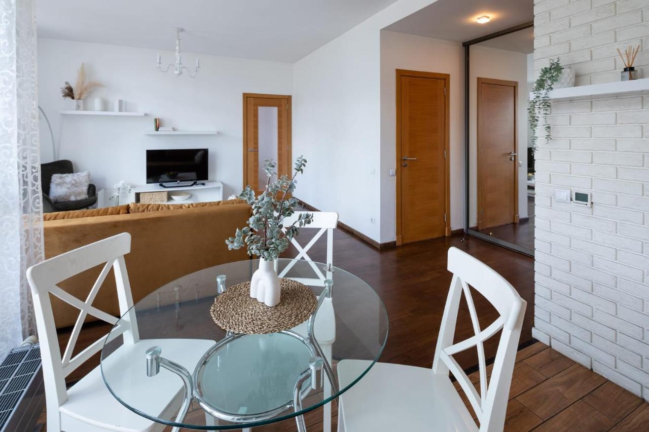 Huoneisto Ziedondarza Park One Bedroom With Balcony Riika