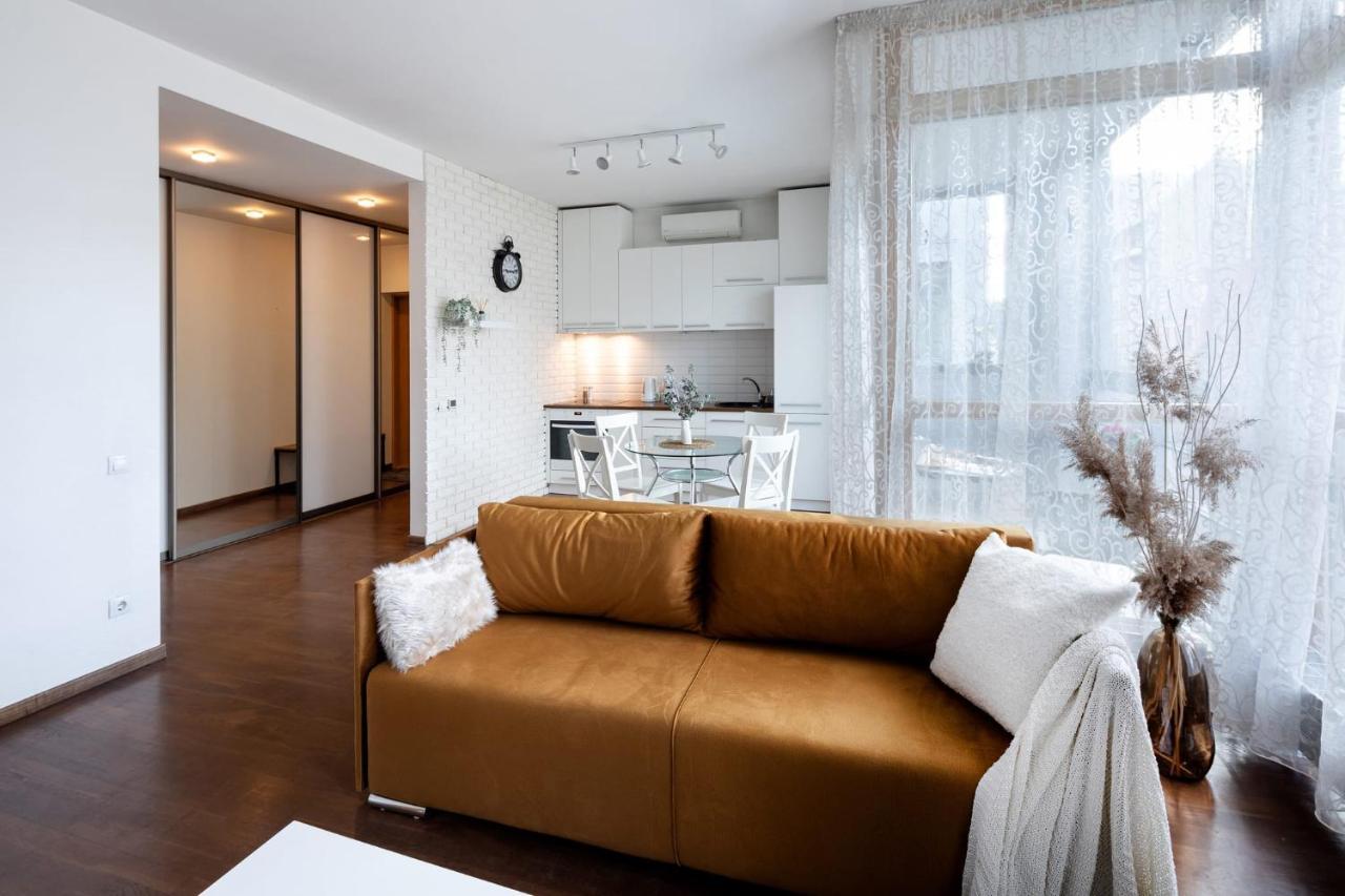 Huoneisto Ziedondarza Park One Bedroom With Balcony Riika