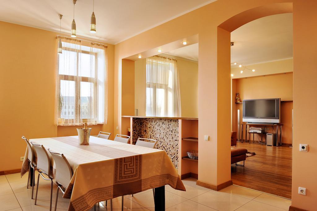 Raina Lux Apartment Apartment
